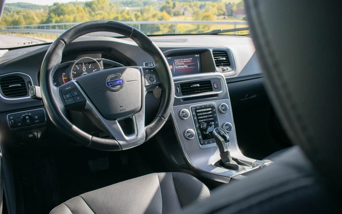 Volvo S60 cena 82900 przebieg: 43000, rok produkcji 2018 z Poznań małe 121